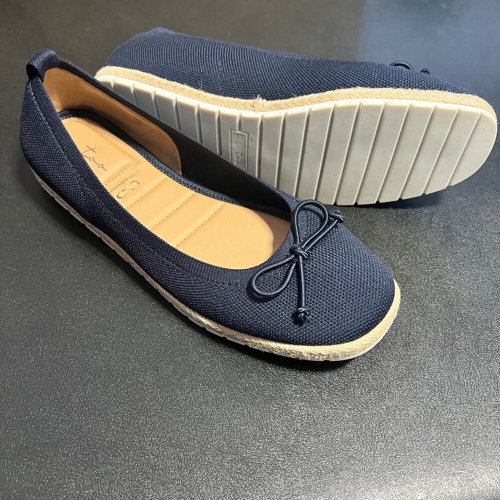 Women’s Me Too Navy Blue Slip Flats On Size 9 - Picture 2 of 4